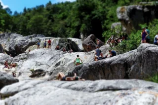 Photo of a people at the boulders at the Half-collared Kingfisher trail in Wilderness